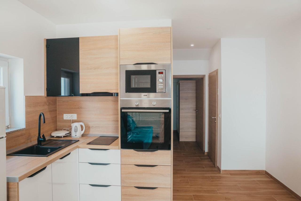 Apartments Nina Brist Zewnętrze zdjęcie