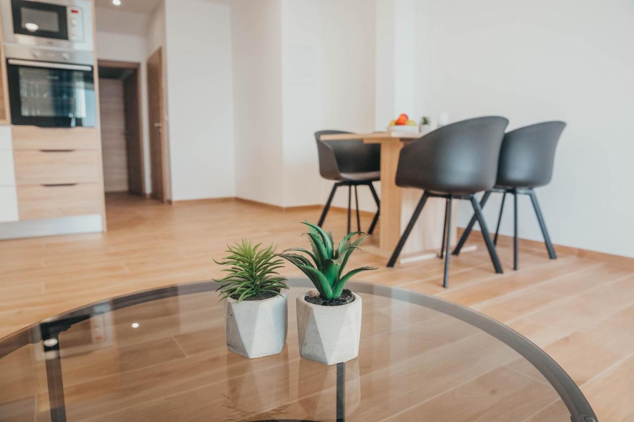 Apartments Nina Brist Zewnętrze zdjęcie