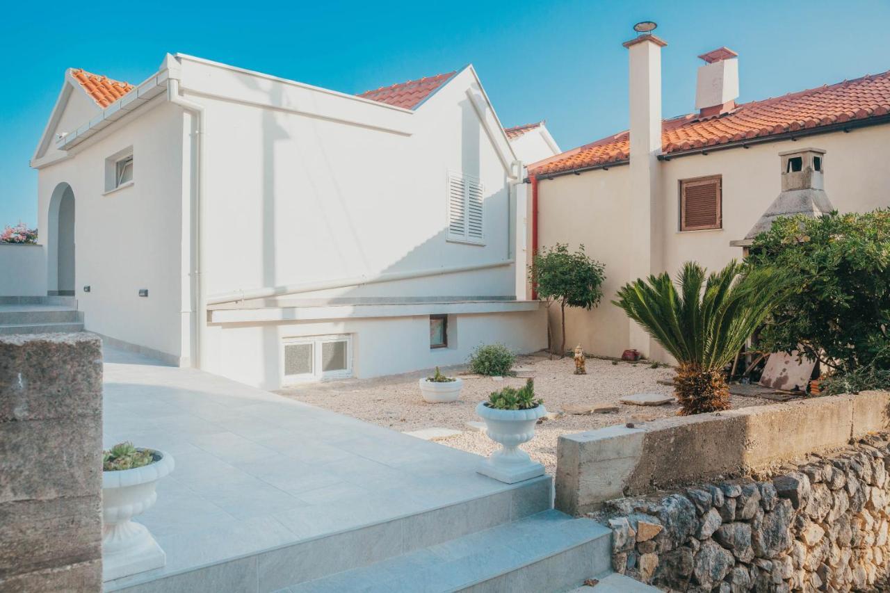 Apartments Nina Brist Zewnętrze zdjęcie