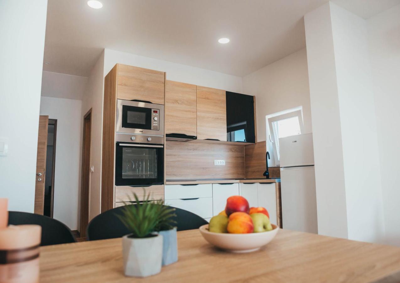 Apartments Nina Brist Zewnętrze zdjęcie