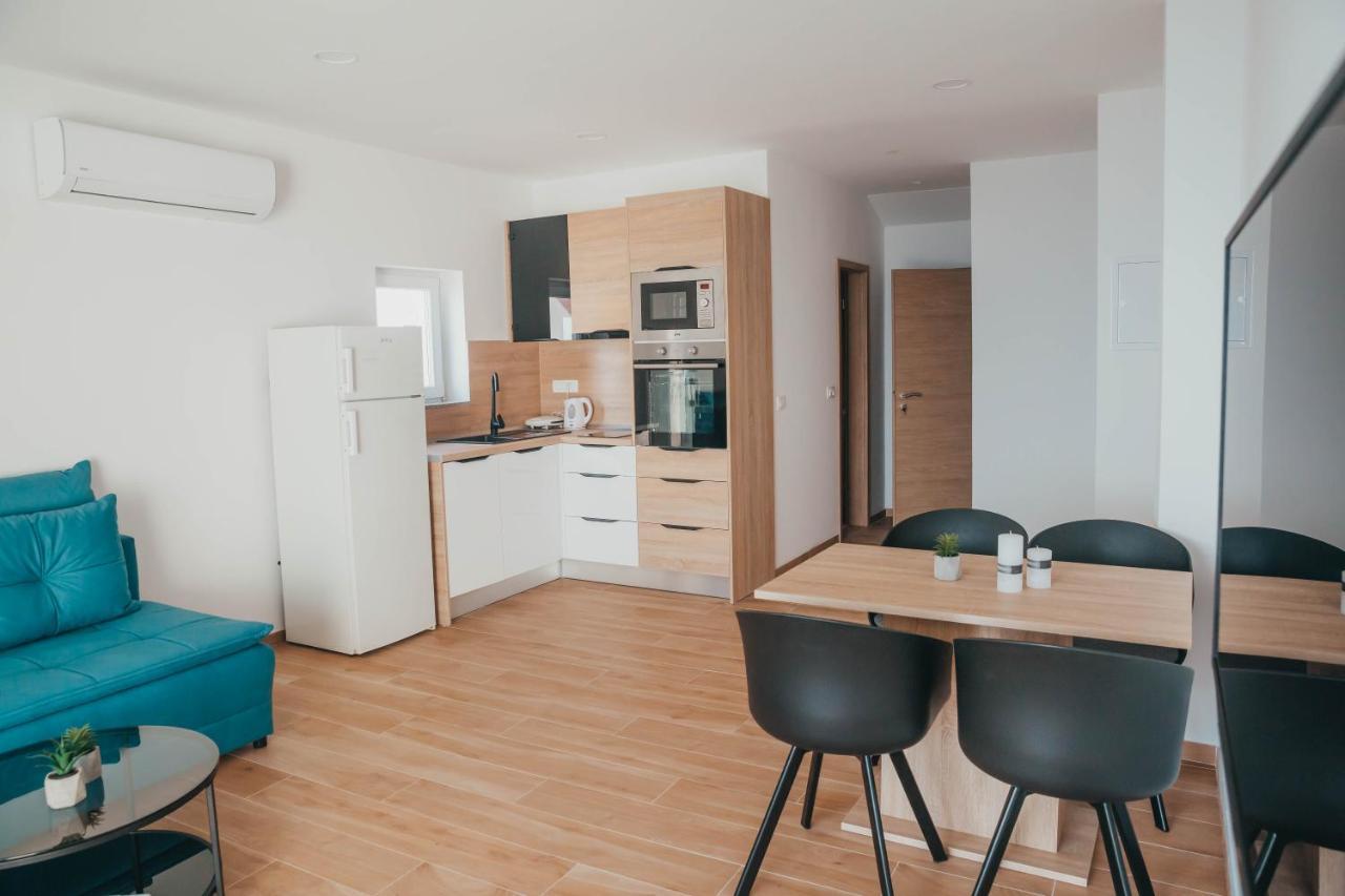 Apartments Nina Brist Zewnętrze zdjęcie