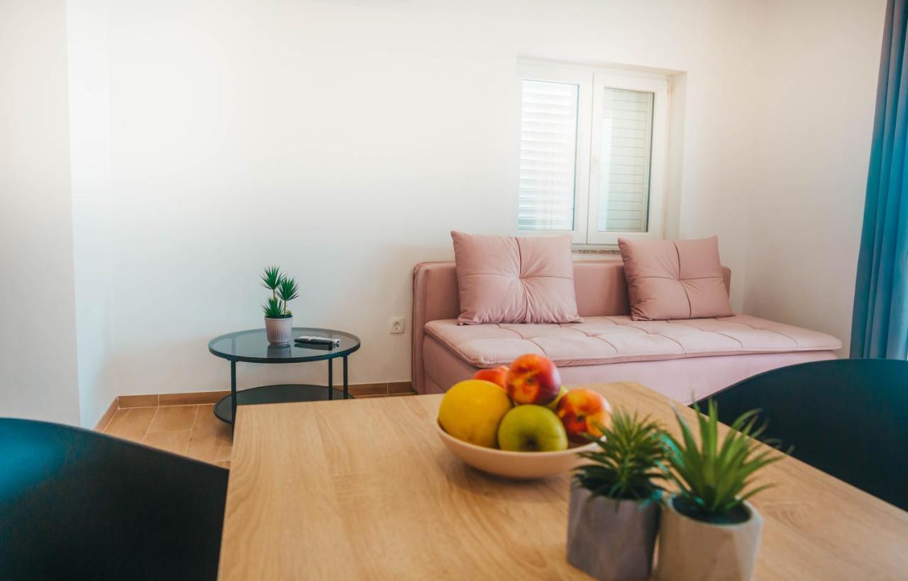 Apartments Nina Brist Zewnętrze zdjęcie
