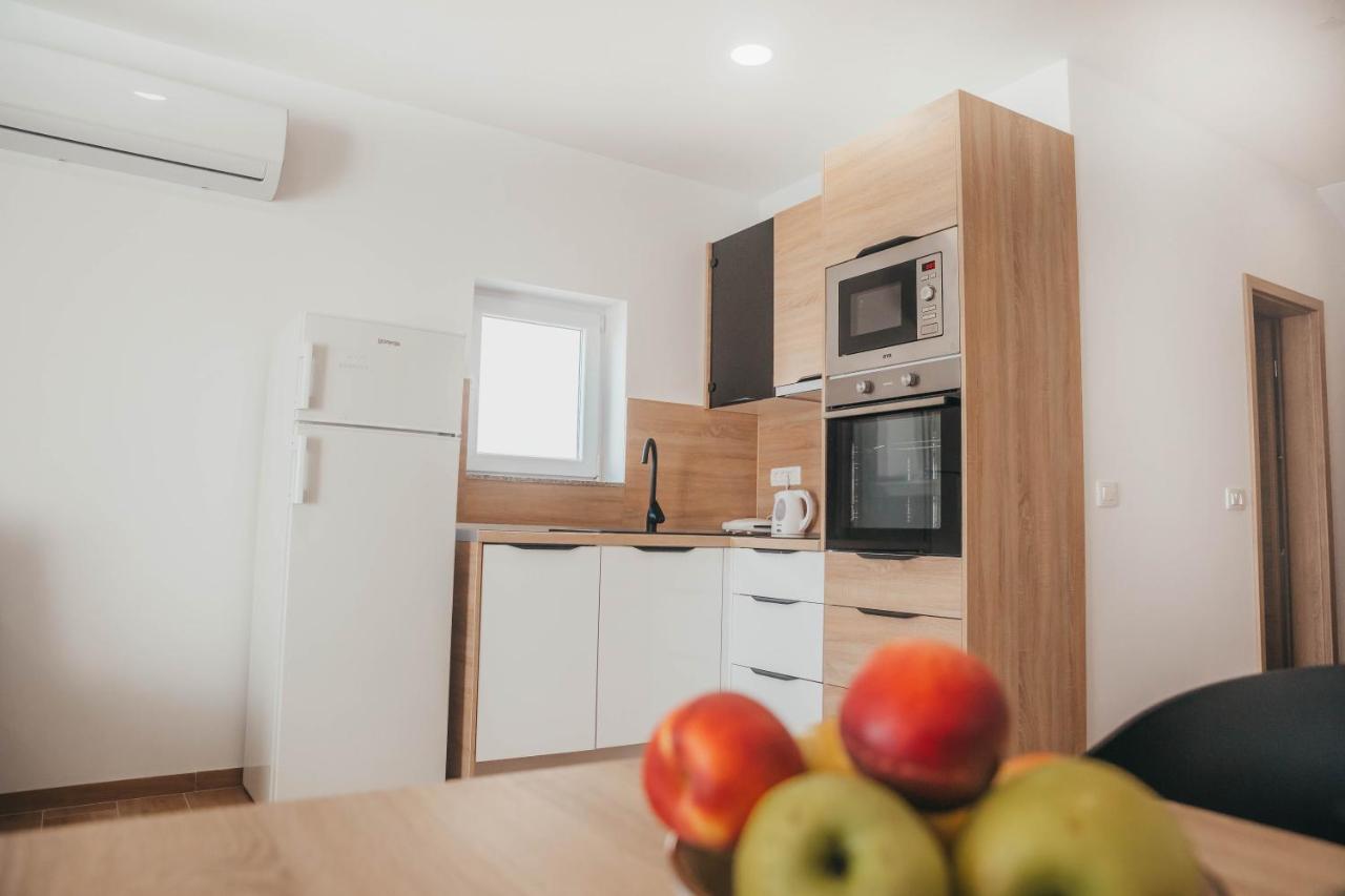 Apartments Nina Brist Zewnętrze zdjęcie